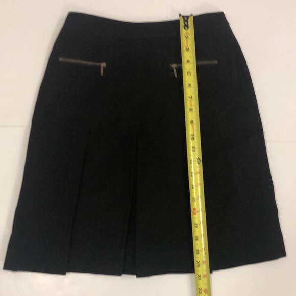 Gerard Darel 36 (4 USA) Skirt Black Wool Pleated Zipper PocketS & Back Closure - Picture 3 of 6